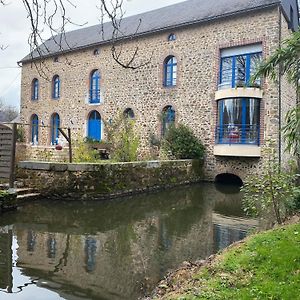 Ferienwohnung Le Moulin De Meral Montsûrs Exterior photo