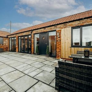 Ferienwohnung Elegant Barn Retreat With Jacuzzi Grainthorpe Exterior photo