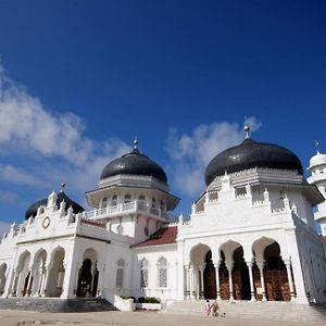 Hotel Reddoorz Syariah Near Terminal Batoh Banda Aceh Exterior photo