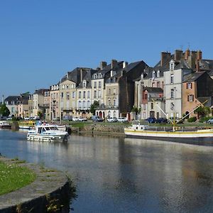 Ferienwohnung Spacieux T3 Lumineux Dans Quartier Historique Avec Wifi Redon Exterior photo