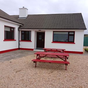 Una'S Pub Apartments Blacksod Exterior photo