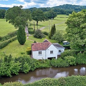 Villa Canalside Boathouse In The Park Abergavenny Exterior photo