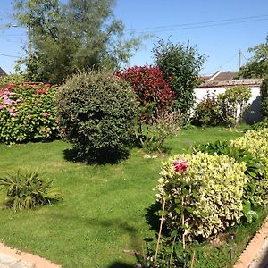 Bed and Breakfast Le Jardin Des Poules Thiétreville Exterior photo