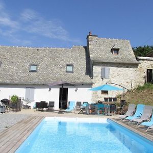 Villa Accueillante Avec Vue Montagne A Vieillevie + Piscine Privee Exterior photo