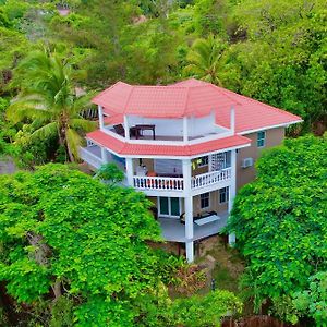 Villa Casa De Odisea Six Huts Exterior photo