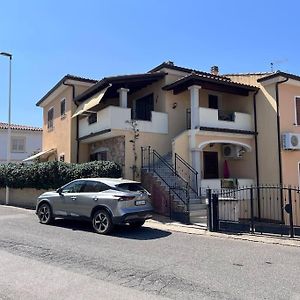 Lovely Apartment With Terrace And Air Conditioning Torpè Exterior photo