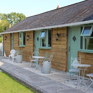 Bed and Breakfast The Willowford Milton Keynes Exterior photo