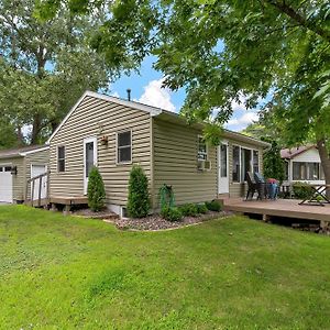 Villa Lakefront, Wildlife Cabin Retreat - Pelican Bay Cabin Lindstrom Exterior photo