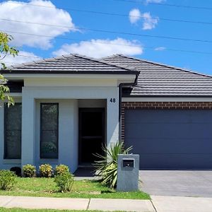 Villa Gledswood Hills, The Cloverhill Charm Narellan Exterior photo