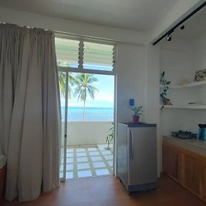 Ferienwohnung Absolute Beachfront Studio With Kitchen & Balcony Balabag  Exterior photo