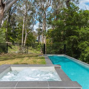 Villa Valencia Relax Swim And Spa Yerrinbool Exterior photo