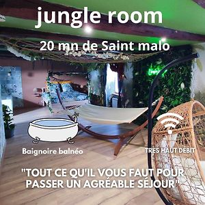 Ferienwohnung L'Evasion Jungle Saint-Pierre-de-Plesguen Exterior photo