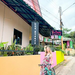 Bed and Breakfast Les Fleurs House Khao Lak Exterior photo