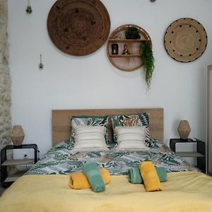 Bed and Breakfast Le Cosy Cabarieu Saint-André-de-Cubzac Room photo