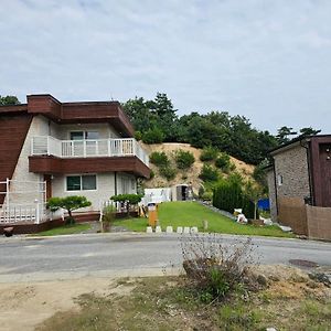 Ferienwohnung Hyojae'S Minmak Chungju Exterior photo