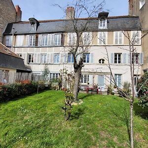 Bed and Breakfast La Cour Du Chateau La Charité-sur-Loire Exterior photo