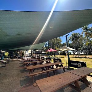 Hotel Bushland Beach Tavern Townsville Exterior photo