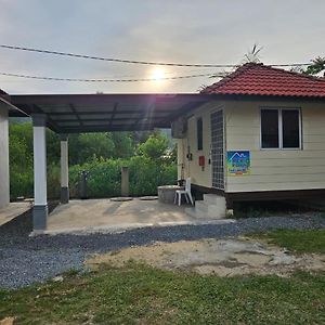 Beril Roomstay Paka Free Wifi Kampong Gong Gemia Exterior photo