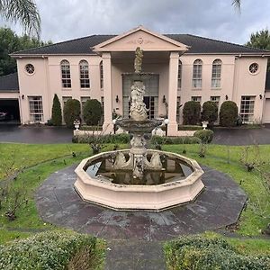 Villa Dream Castle In Melbourne Eltham Exterior photo