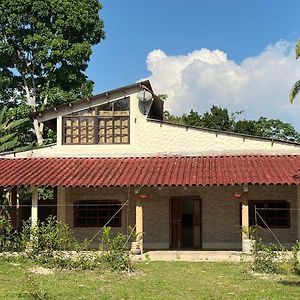 Hotel Casa Alojamiento La Cascina Iquitos Exterior photo