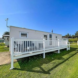 Hotel Gorgeous Caravan With Decking In Breydon Water Holiday Park, Ref 10081B Belton with Browston Exterior photo