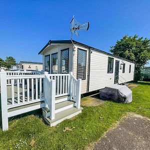 Villa Lovely 6 Berth Caravan With Decking At Cherry Tree Park In Norfolk Ref 70320C Great Yarmouth Exterior photo