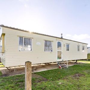 Hotel 8 Berth Caravan To Hire At Breydon Water Holiday Park In Norfolk Ref 10030B Belton with Browston Exterior photo