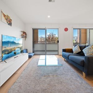 Ferienwohnung Comfy 1-Bed With Balcony In Tranquil Location Weston Creek Exterior photo