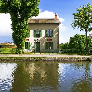 Bed and Breakfast Maison Eclusiere Avec Vue Sur Loire - Gite Cycliste Authentique - Fr-1-590-512 Briare Exterior photo