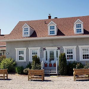 Bed and Breakfast Chez Caro Et Sylvain Rimouski Exterior photo