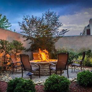 Hotel Courtyard Greensboro Airport Exterior photo