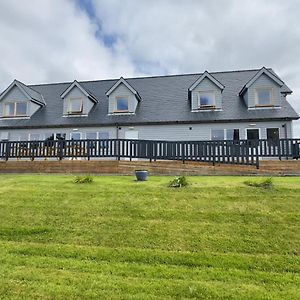 Hamersay Hotel Lochmaddy Exterior photo