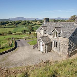 Villa Cefn Bach Capel Garmon Exterior photo