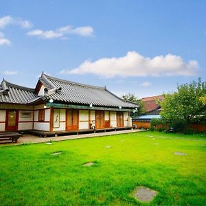 Jeonju Jiudang Hanok Stay Exterior photo