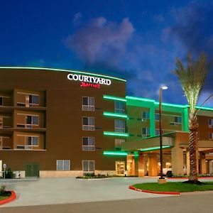 Hotel Courtyard By Marriott Victoria Exterior photo