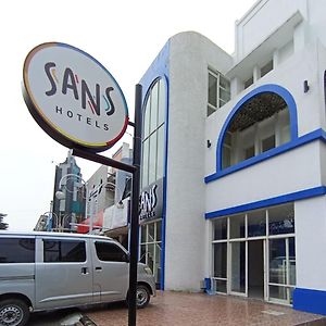 Sans Hotel La Vida Malang Ngadipuro Exterior photo