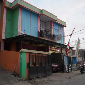 Hotel Oyo 93876 Athirah Kost Tolo Exterior photo