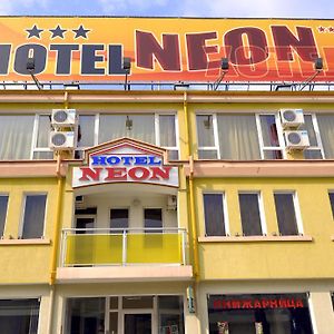 Neon Guest Rooms Schumen Exterior photo