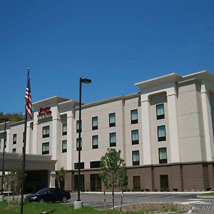 Hampton Inn & Suites Warren Exterior photo