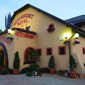 Motel Complex Turistic Paralela'45 Băicoi Exterior photo