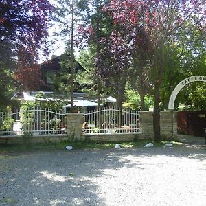 Bed and Breakfast Garden Etterem Kavezo Es Panzio Tahitófalu Exterior photo