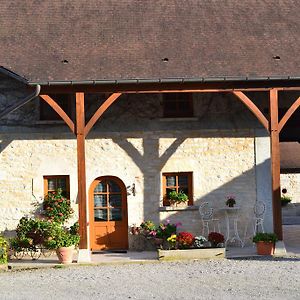 Bed and Breakfast La Grange De Felix Fontainebrux Exterior photo