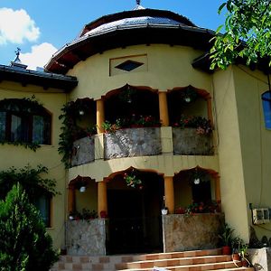 Hotel Pensiunea Cassandra Târgu Neamţ Exterior photo