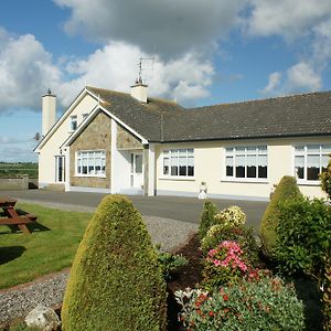 Bed and Breakfast River Valley Farmhouse Wellingtonbridge Exterior photo