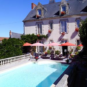 Bed and Breakfast Le Petit Chateau - Tiffauges Proche Puy Dufou Exterior photo