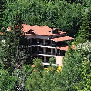 Family Hotel Ilinden Šipkovo Exterior photo