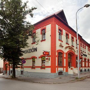 Hotel Penzion Burra Vrútky Exterior photo