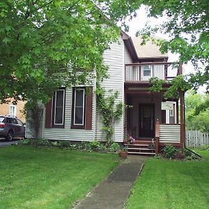 Bed and Breakfast West Gate Bed&Breakfast Gananoque Exterior photo