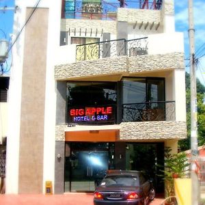 Big Apple Hotel & Bar Davao Stadt Exterior photo