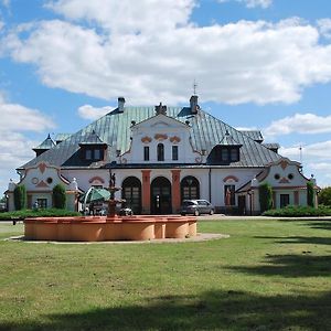 Palac W Czyzowie Szlacheckim Czyzow Szlachecki Exterior photo
